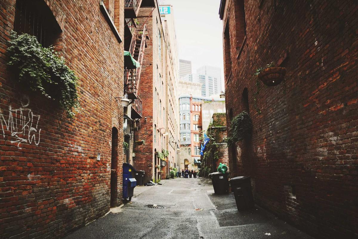 Kaleidoskop Gadget 2025: Persaingan Smartphone Premium, Comeback Merek Lama & Dominasi AI