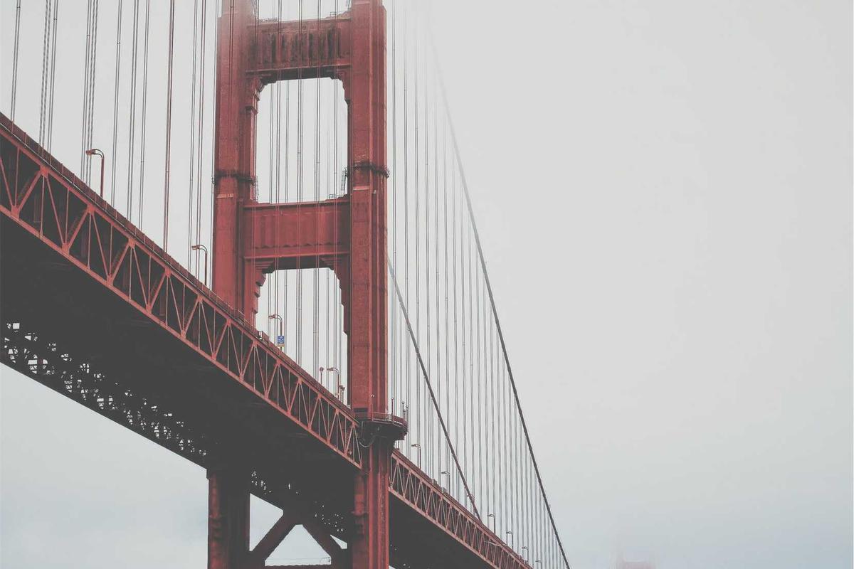 Kaleidoskop Gadget 2025: Persaingan Smartphone Premium, Comeback Merek Lama & Dominasi AI