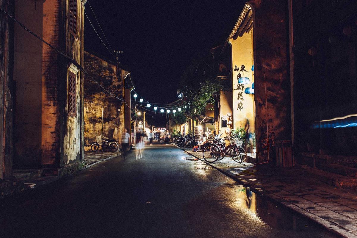 Kaleidoskop Gadget 2025: Persaingan Smartphone Premium, Comeback Merek Lama & Dominasi AI