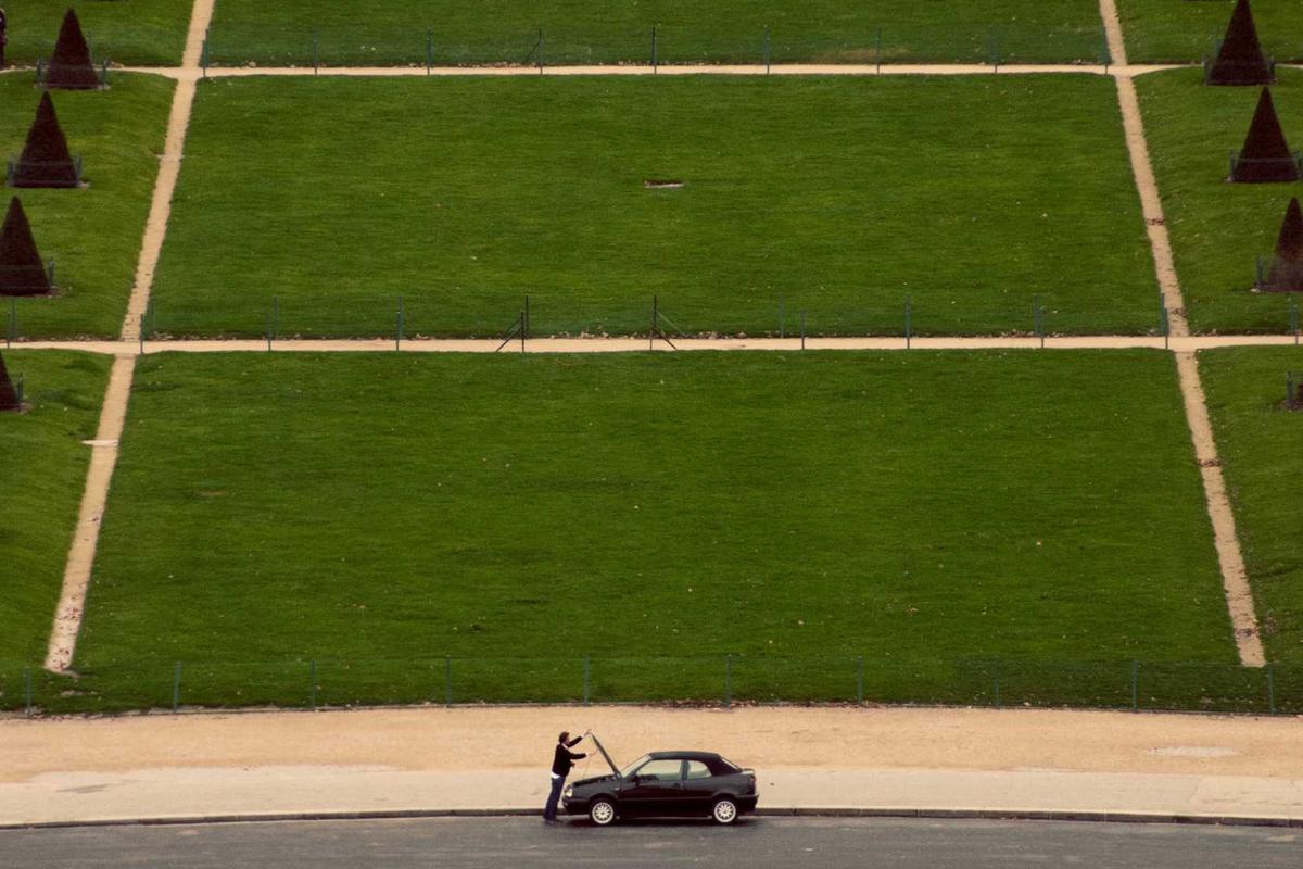 Kaleidoskop Gadget 2025: Persaingan Smartphone Premium, Comeback Merek Lama & Dominasi AI