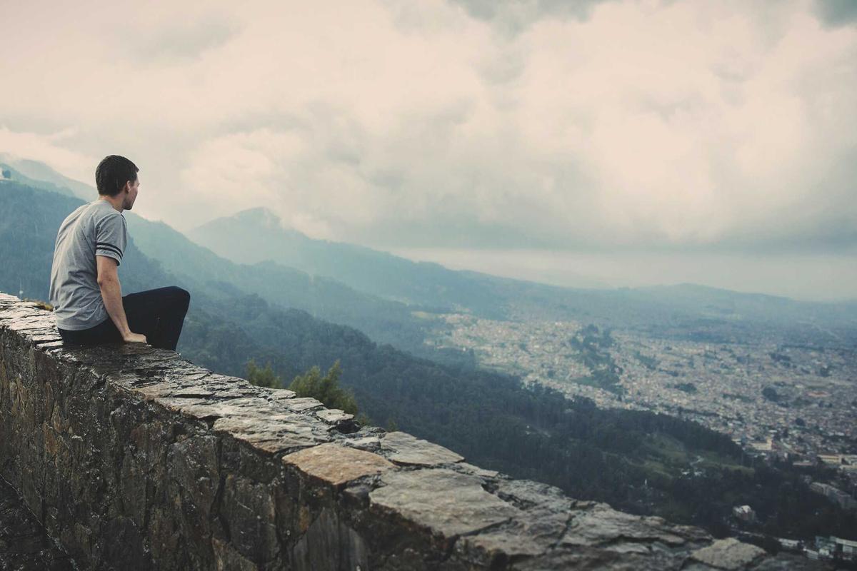 Kaleidoskop Gadget 2025: Persaingan Smartphone Premium, Comeback Merek Lama & Dominasi AI