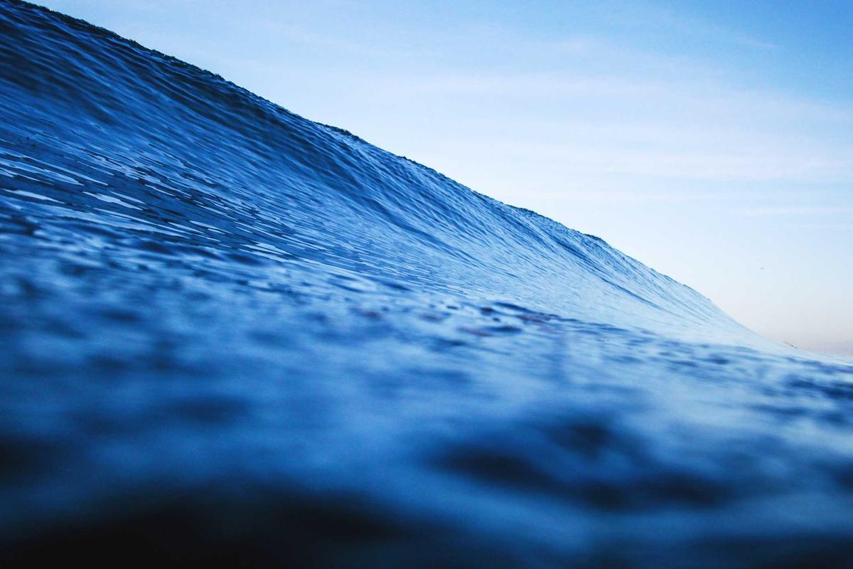 Kaleidoskop Gadget 2025: Persaingan Smartphone Premium, Comeback Merek Lama & Dominasi AI