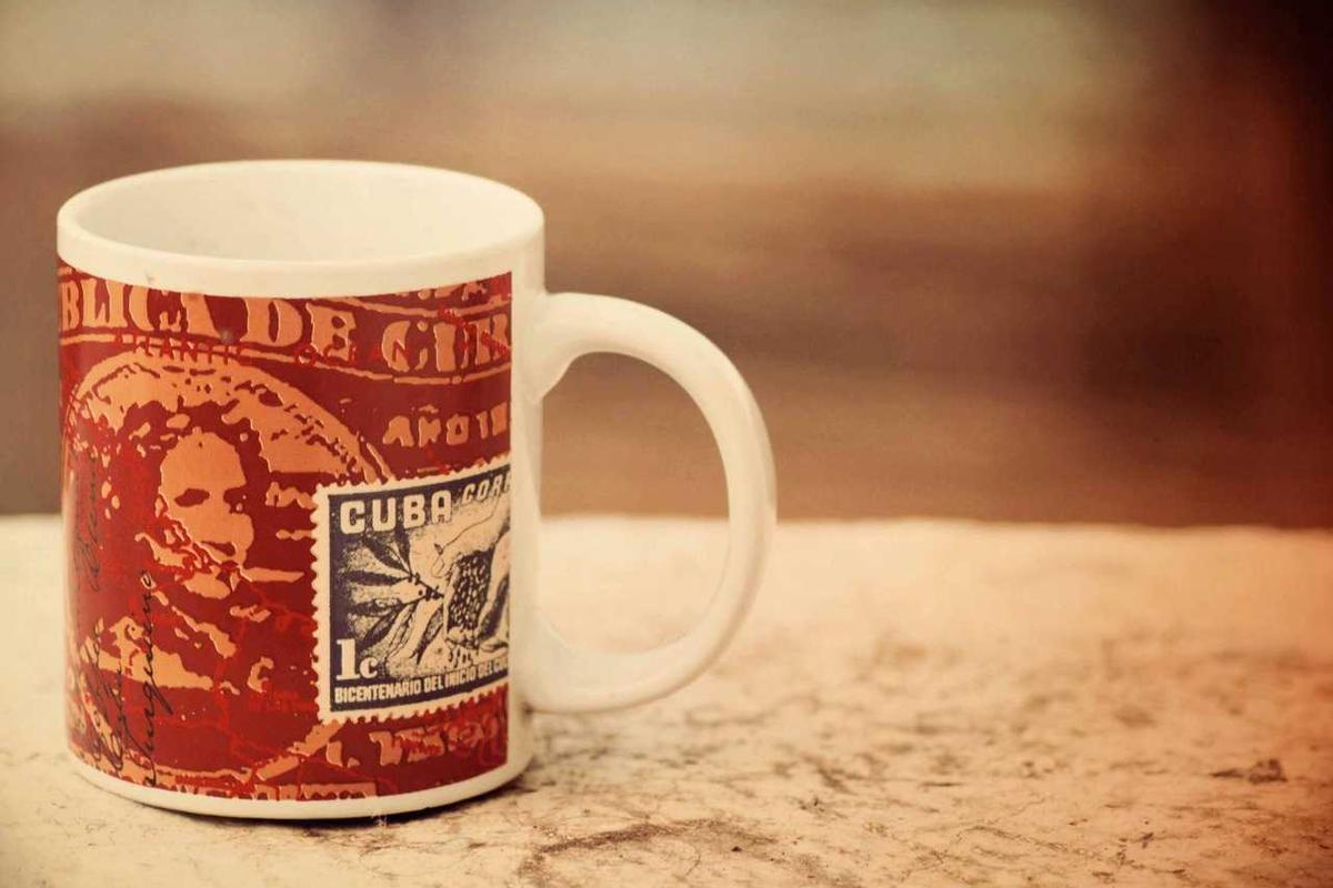 Kaleidoskop Gadget 2025: Persaingan Smartphone Premium, Comeback Merek Lama & Dominasi AI